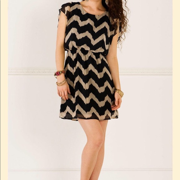 Francensa’s State of the Art Dress - Picture 6 of 6